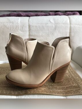 Kendall & Kylie Beige Cream Ankle Booties with Stacked Heel